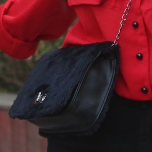 Twist Lock Fluffy Chain Bag